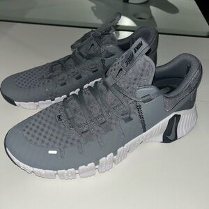 Nike gray smoke Metcon 5